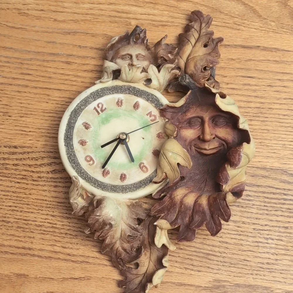 1997 Innovation Vancouver OakLeaf Face Collection Fall Decor Wall Clock